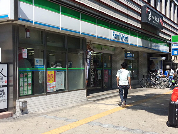 日本橋交差点 ファミリーマート前