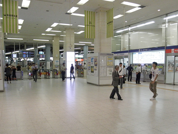 近鉄上本町駅 １階中央改札前