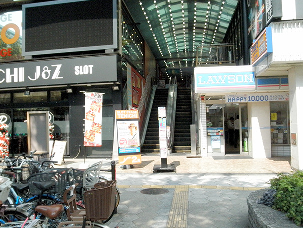 上本町交差点東 ローソン前